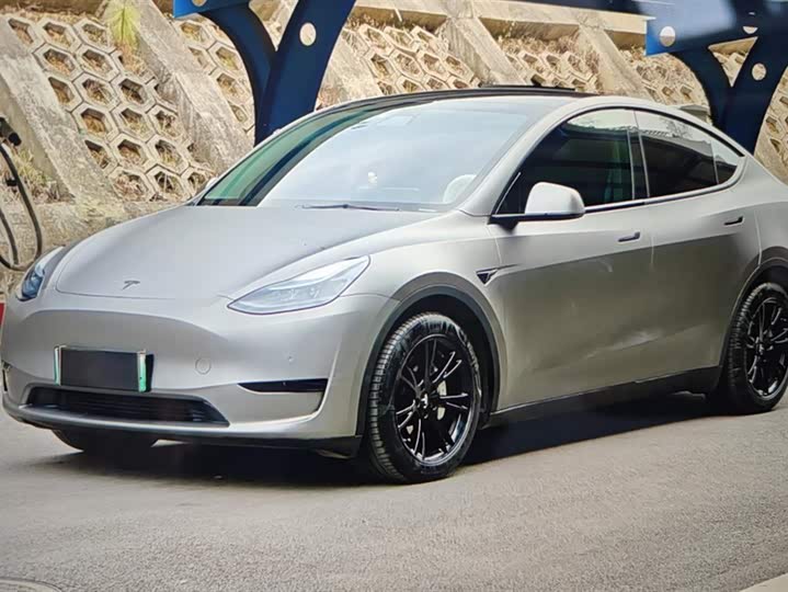 Фото 1 - Tesla Model Y