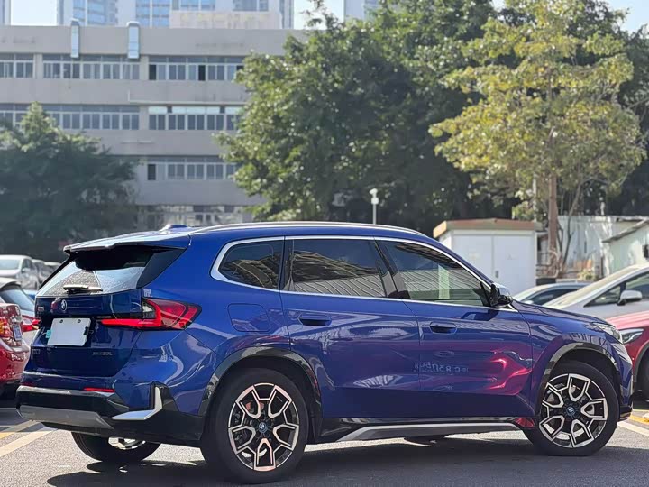 Фото 3 - BMW iX1