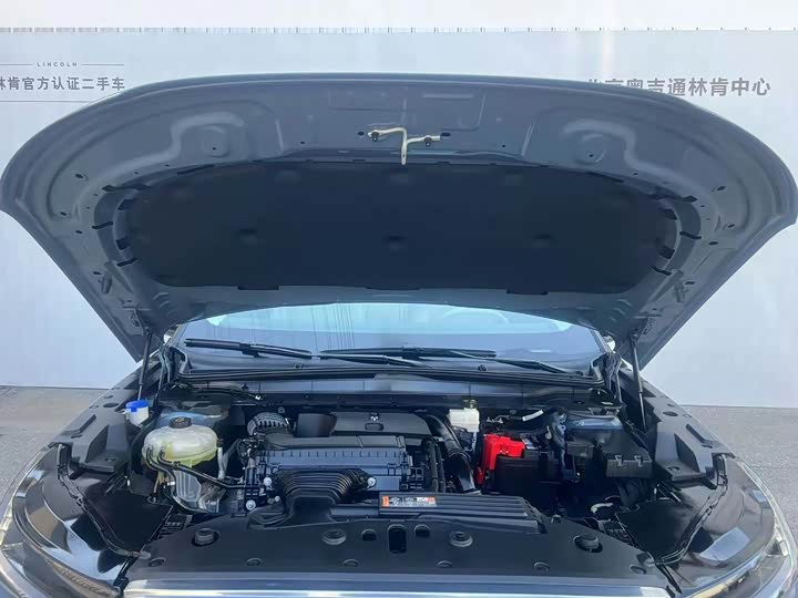 Фото 8 - Lincoln Nautilus