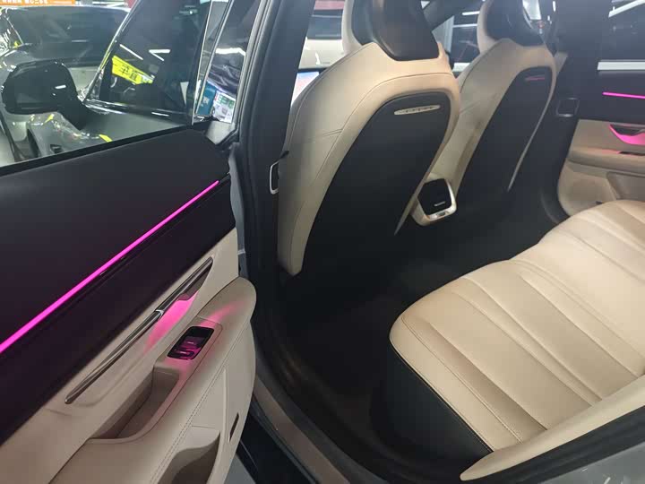 Фото 8 - XPeng P7