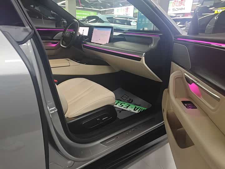 Фото 9 - XPeng P7