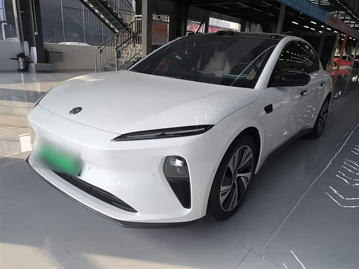 Фото 1 - Nio ET5