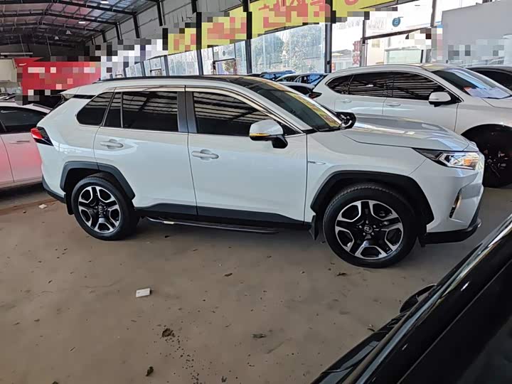 Фото 4 - Toyota RAV4