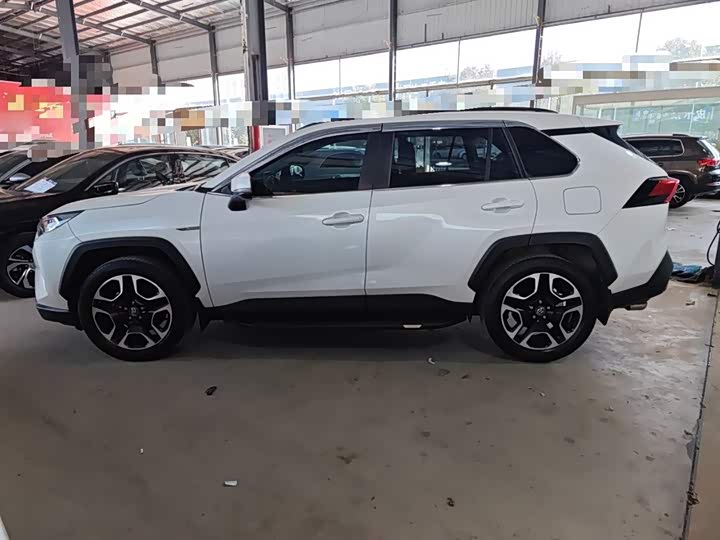 Фото 5 - Toyota RAV4