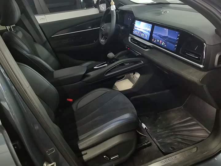 Фото 8 - Geely Monjaro