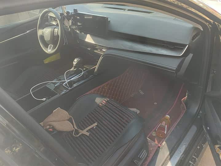 Фото 8 - Toyota Camry