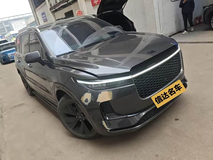 Фото 2 - LiXiang One