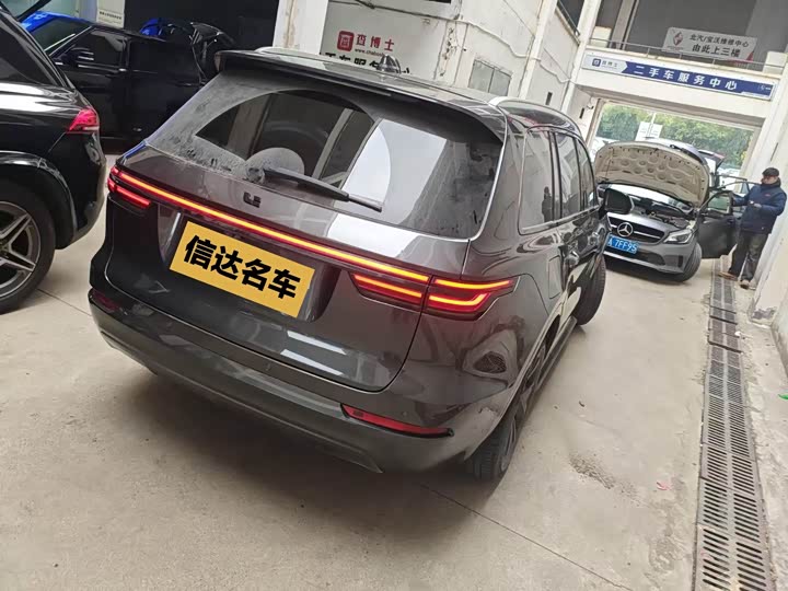 Фото 7 - LiXiang One