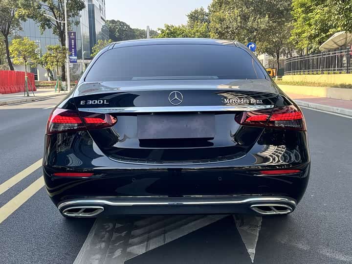 Фото 4 - Mercedes-Benz E-Class