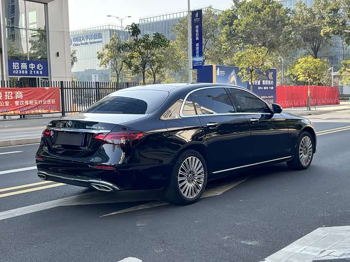 Фото 5 - Mercedes-Benz E-Class