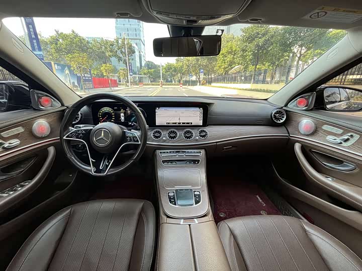 Фото 9 - Mercedes-Benz E-Class