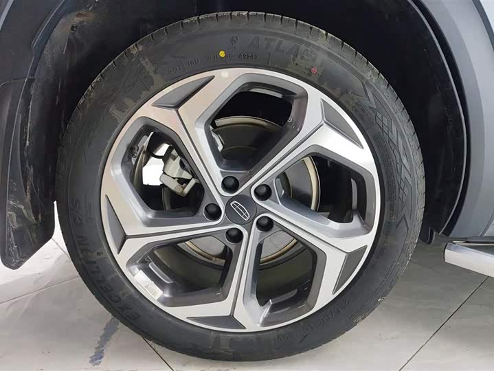 Фото 6 - Geely Monjaro