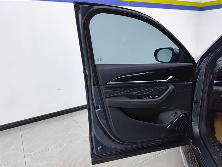 Фото 7 - Geely Monjaro