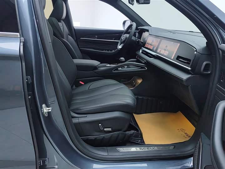 Фото 8 - Geely Monjaro