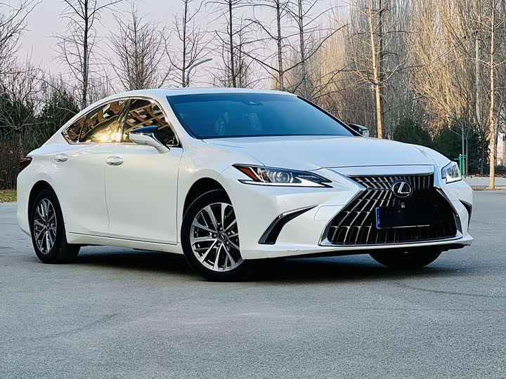 Фото 3 - Lexus ES