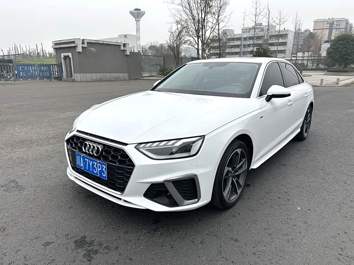 Фото 1 - Audi A4L