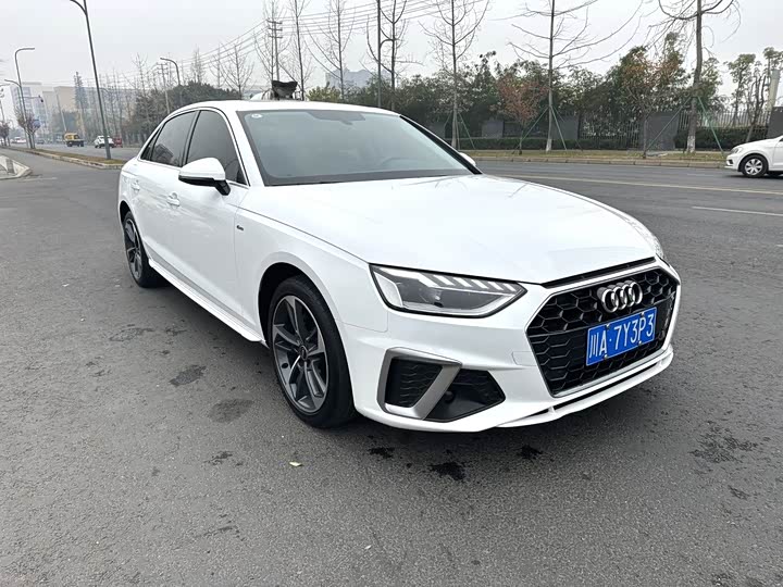 Фото 3 - Audi A4L