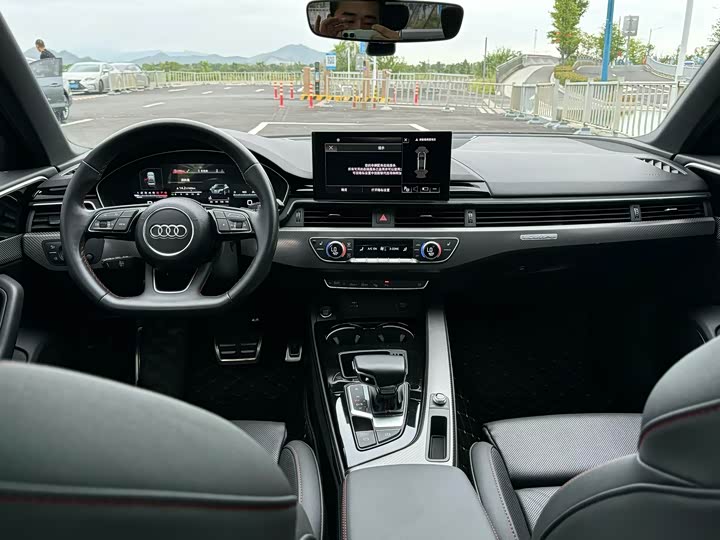 Фото 6 - Audi A4L