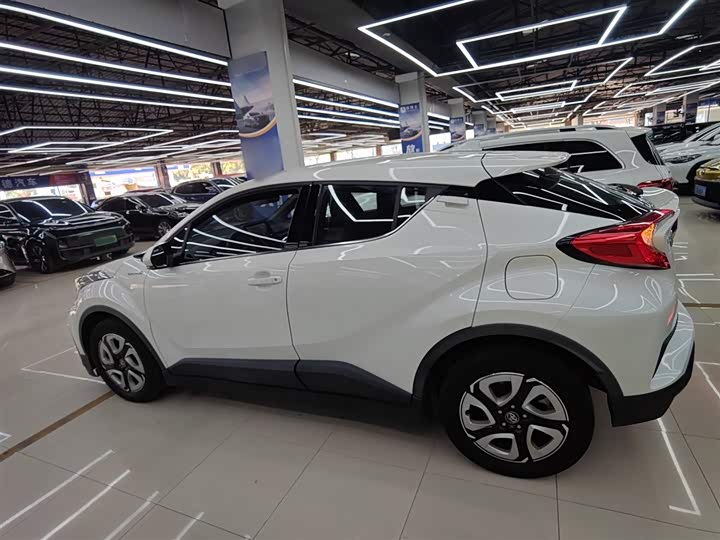 Фото 5 - Toyota C-HR EV