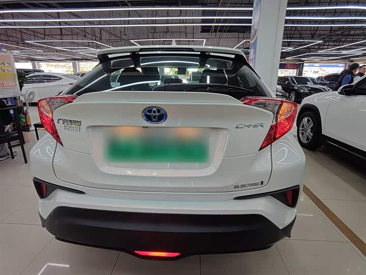 Фото 6 - Toyota C-HR EV