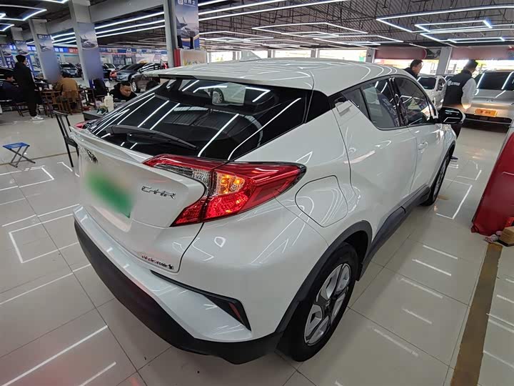 Фото 7 - Toyota C-HR EV