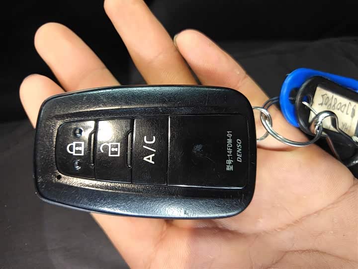 Фото 9 - Toyota C-HR EV