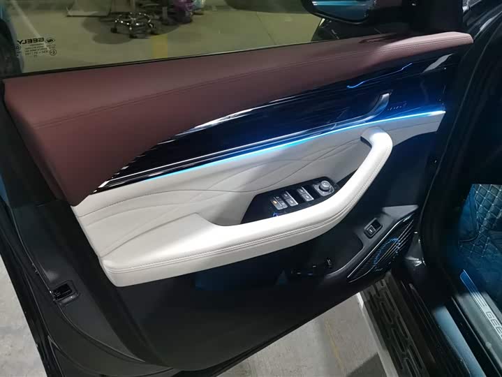 Фото 7 - Geely Monjaro