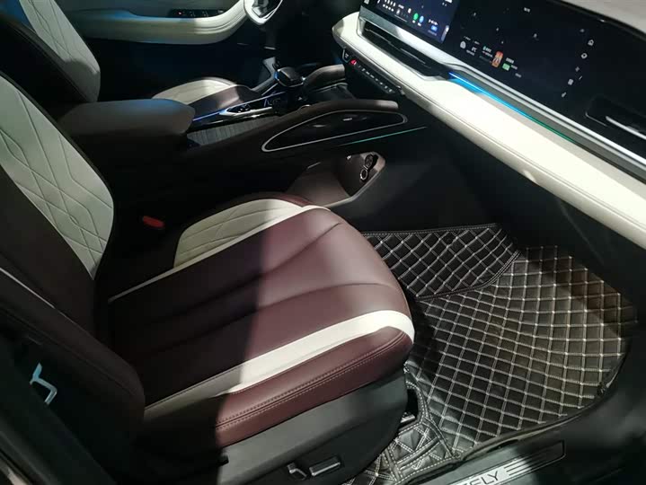 Фото 8 - Geely Monjaro