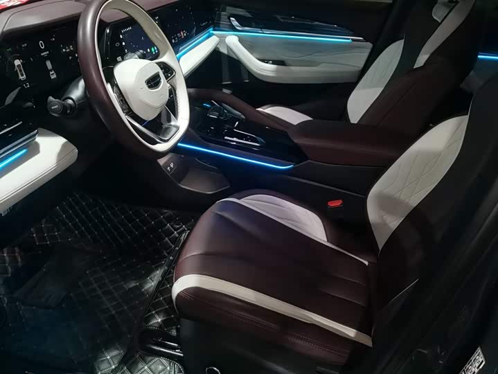 Фото 9 - Geely Monjaro