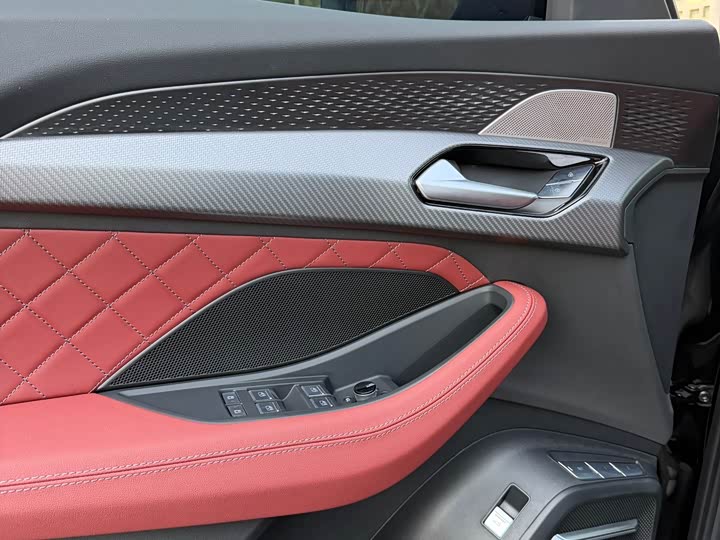 Фото 9 - Audi Q6