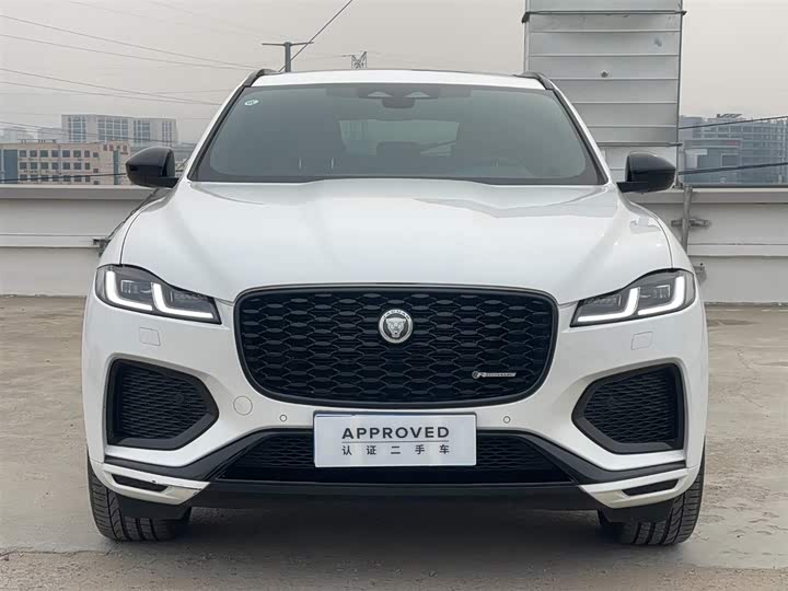 Фото 2 - Jaguar F-Pace