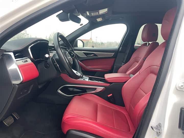 Фото 6 - Jaguar F-Pace