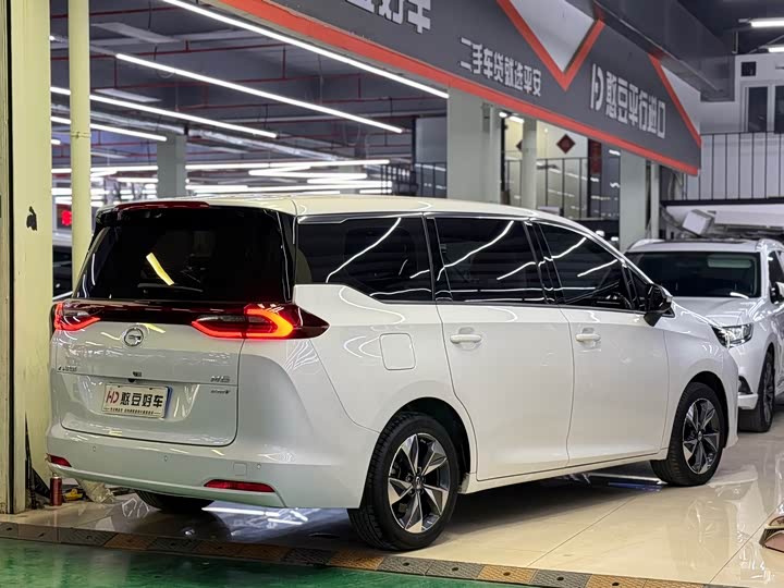 Фото 2 - GAC Trumpchi M6