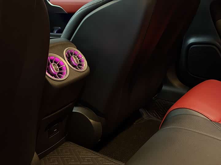 Фото 8 - Mercedes-Benz CLA-Class AMG