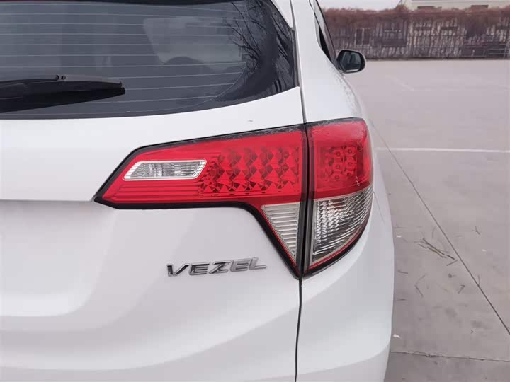 Фото 8 - Honda Vezel