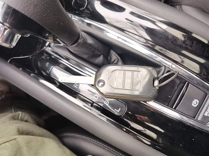 Фото 9 - Honda Vezel