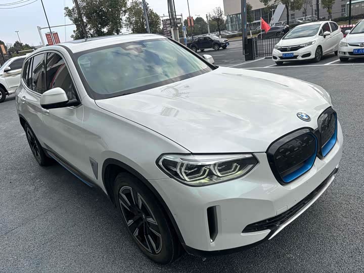 Фото 2 - BMW iX3
