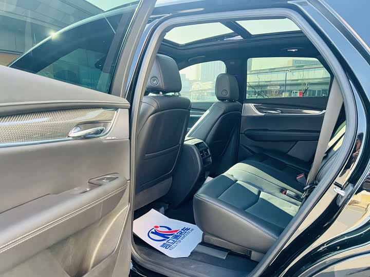 Фото 6 - Cadillac XT5