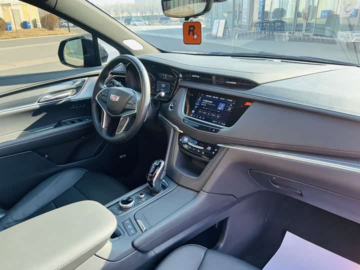 Фото 8 - Cadillac XT5