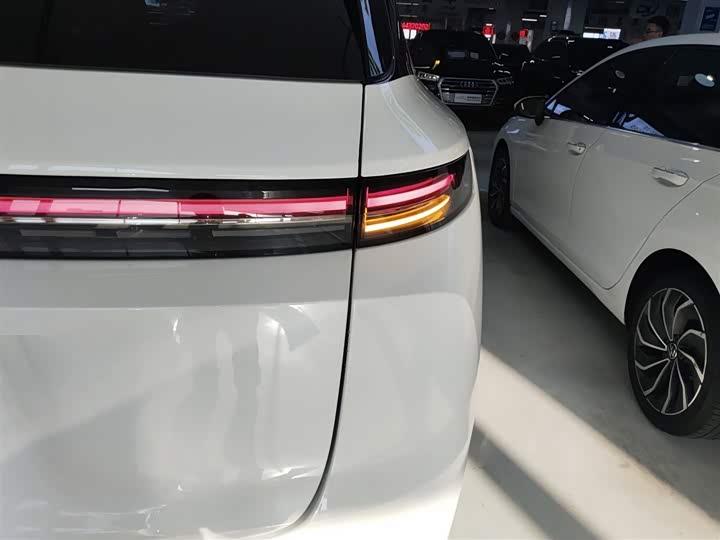 Фото 8 - LiXiang L7