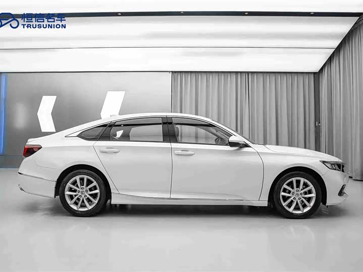 Фото 4 - Honda Accord