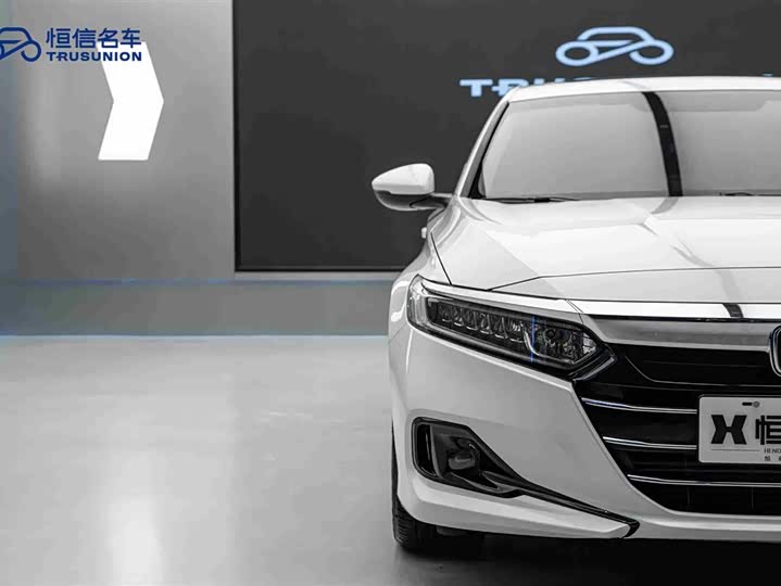 Фото 8 - Honda Accord