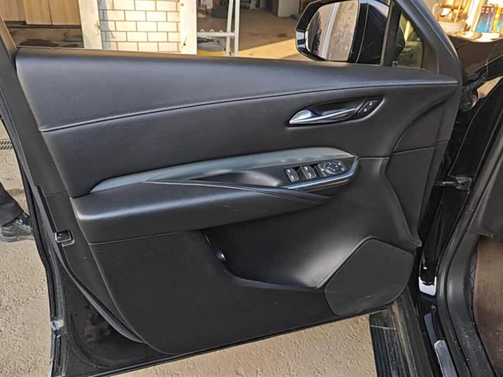 Фото 7 - Cadillac XT4