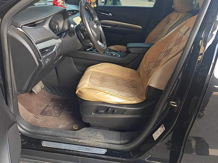 Фото 9 - Cadillac XT4