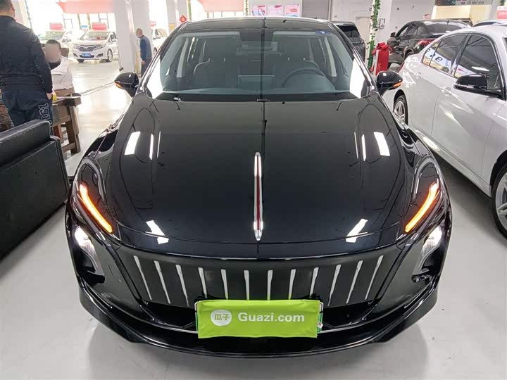 Фото 3 - Hongqi E-QM5