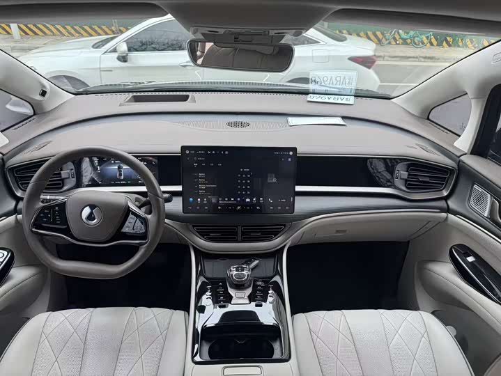 Фото 5 - Denza D9