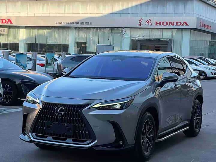 Фото 3 - Lexus NX