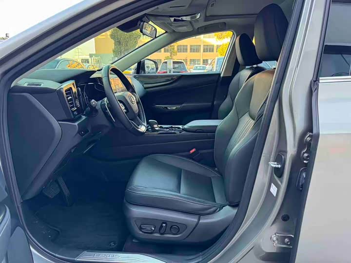 Фото 4 - Lexus NX