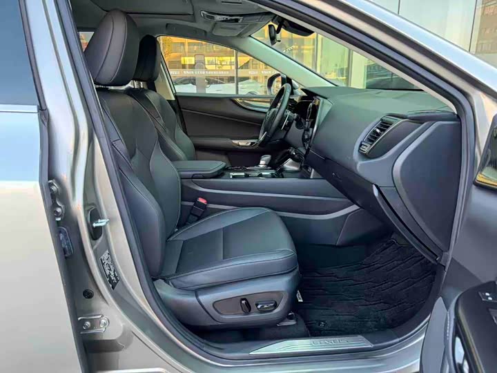 Фото 6 - Lexus NX