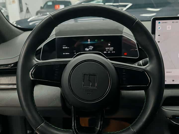 Фото 5 - Zeekr 001